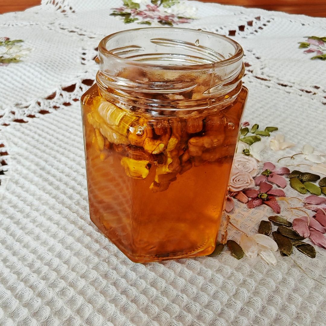 Honey with walnut 250 gr
